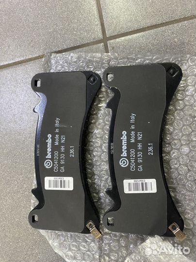 Тормозные колодки на Cadilac Escalade Brembo