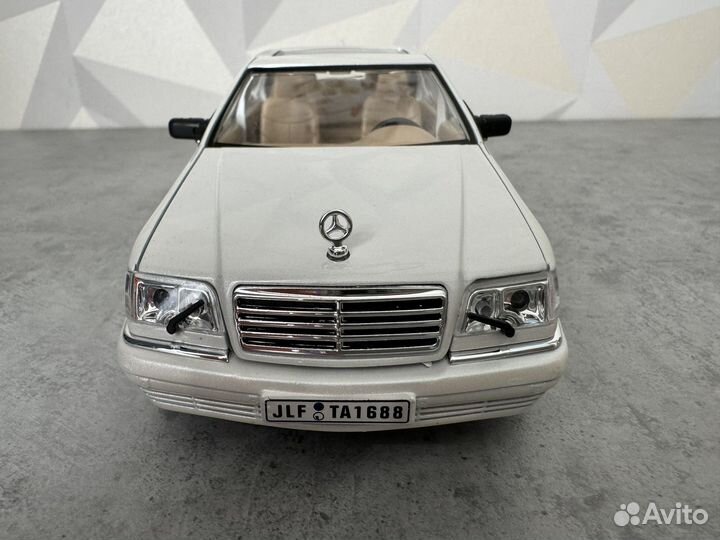 Модель автомобиля Mercedes-Benz S320 (W140) металл
