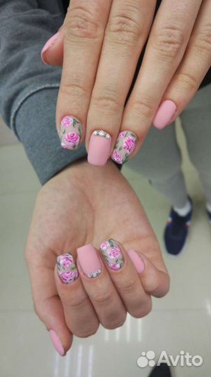 Маникюр и педикюр на Дружбе
