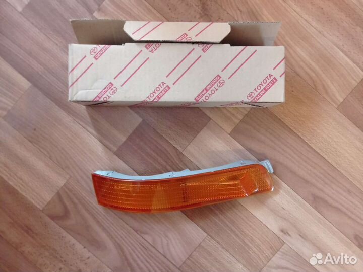 Повторитель Toyota Crown Majesta 30-172R