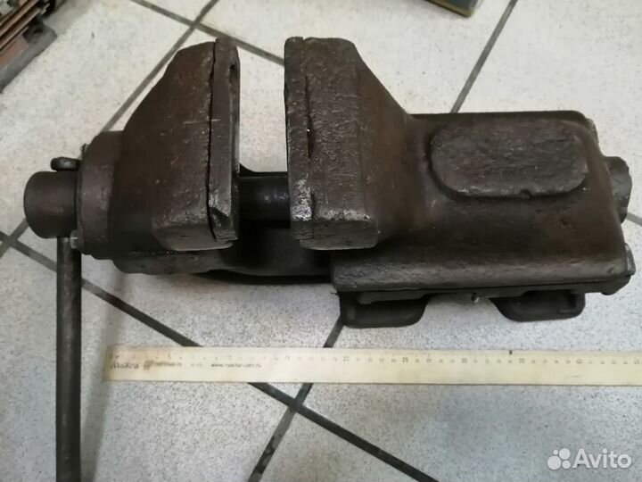 Тиски. С наковальней. СССР
