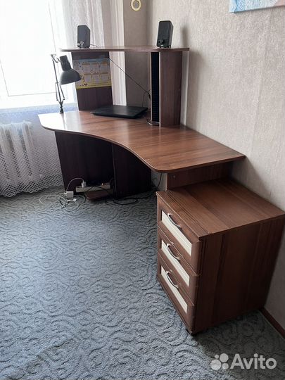 Компьютерный стол