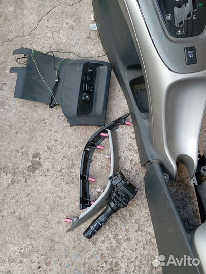 Консоль центральная Тойота Аурис