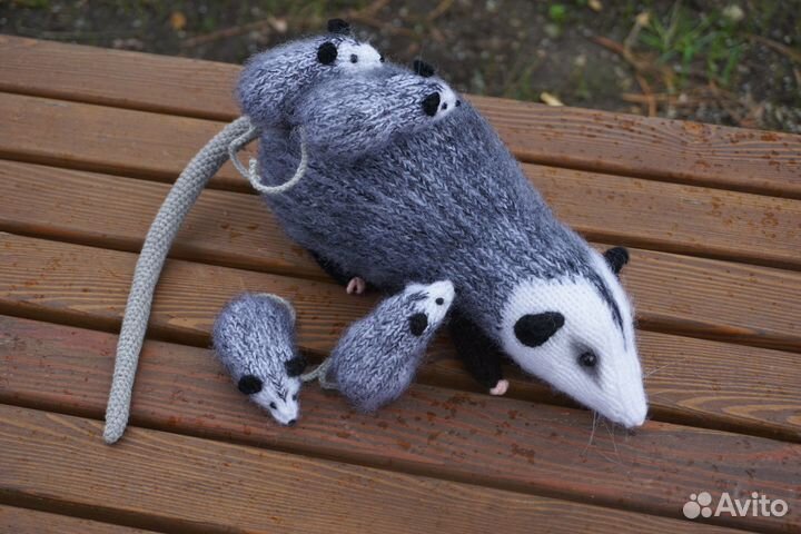 Опоссум с детками - реалистичная вязаная игрушка