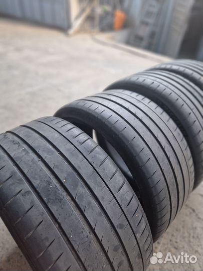 Michelin Pilot Sport 4 S 245/35 R20 и 275/30 R30 97Y
