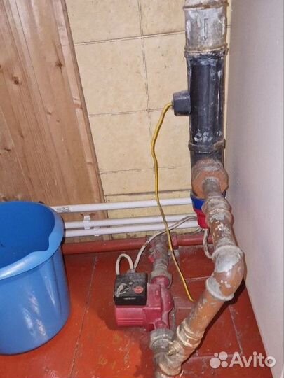 Радиаторы, трубы и эл. котел водяного отопления