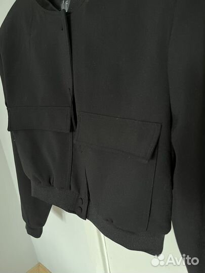 Бомбер женский укороченный