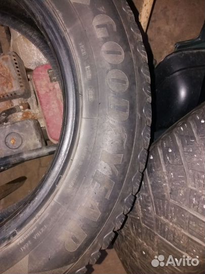 Goodyear UltraGrip 235/65 R17