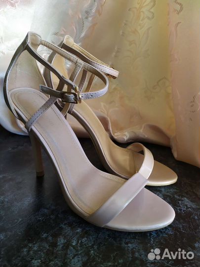 Босоножки женские на каблуке