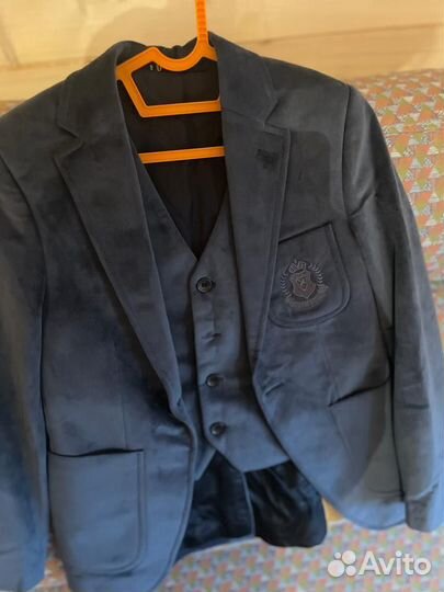 Пиджак и жилетка на мальчика