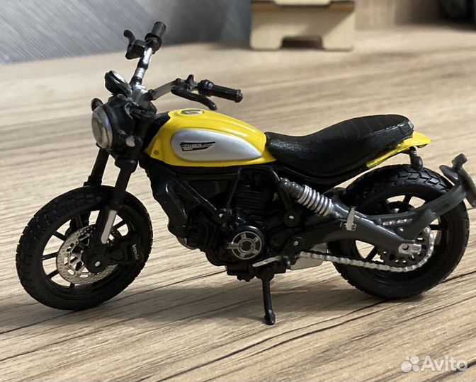 Коллекционная модель maisto moto ducati scrambler