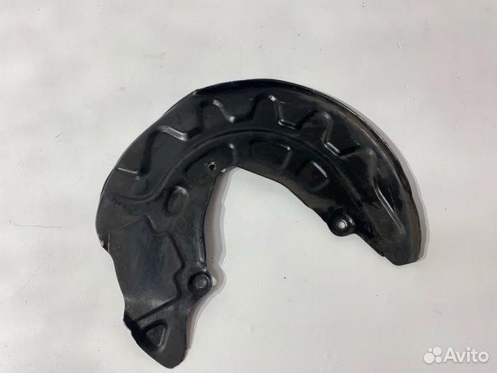 Пыльник тормозного диска передний правый Skoda