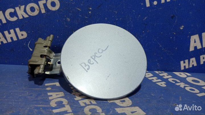 Лючок бензобака Toyota Verso минивен 2ZR-FE 2009