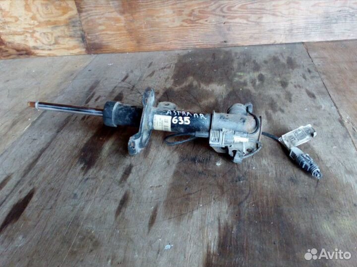 Стойка подвески передняя правая Opel Astra H L48