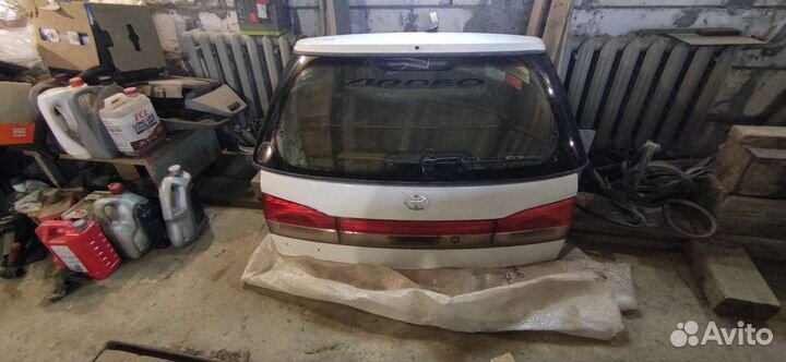 Крышка багажника vista ardeo