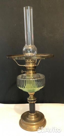 Старинная керосиновая лампа