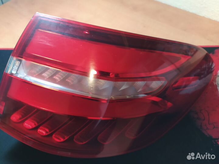 Задняя правая фара mercedes glc (2016 год)