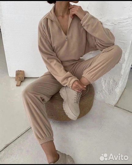 Спортивный костюм женский