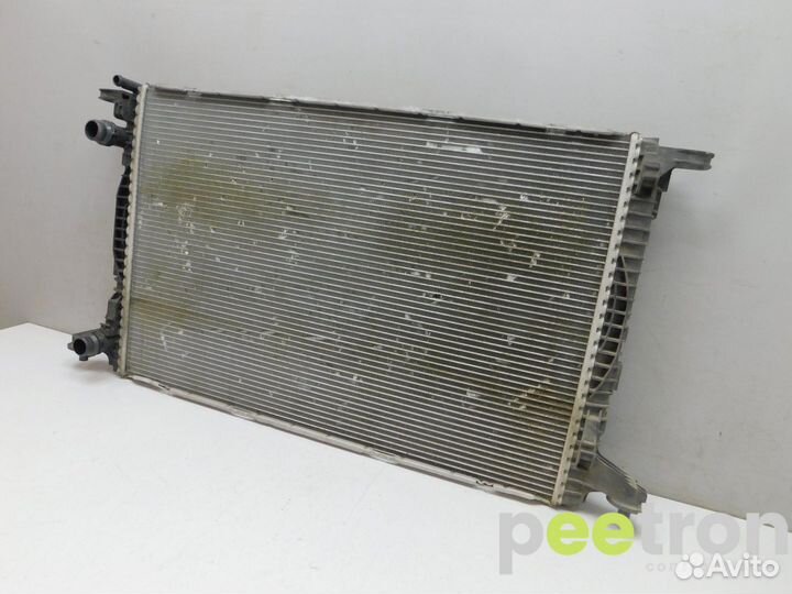 Б/У Радиатор охлаждения б/у 8W0121251AK VAG