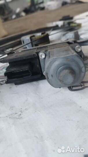 Стеклоподъёмник передний правый Peugeot 308