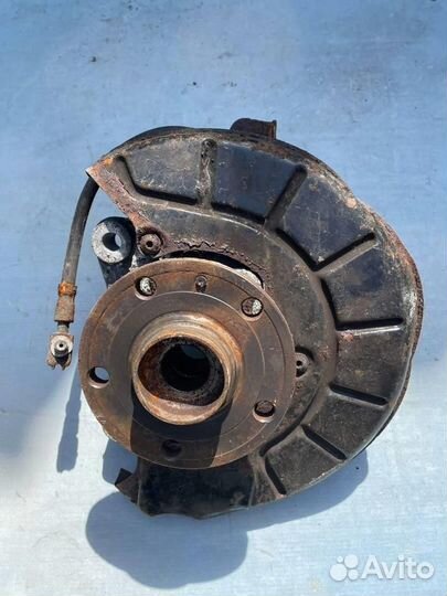 Кулак поворотный передний левый 3C0407257G