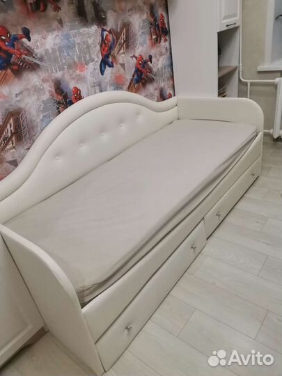 Детская кровать с мягкой спинкой Адель