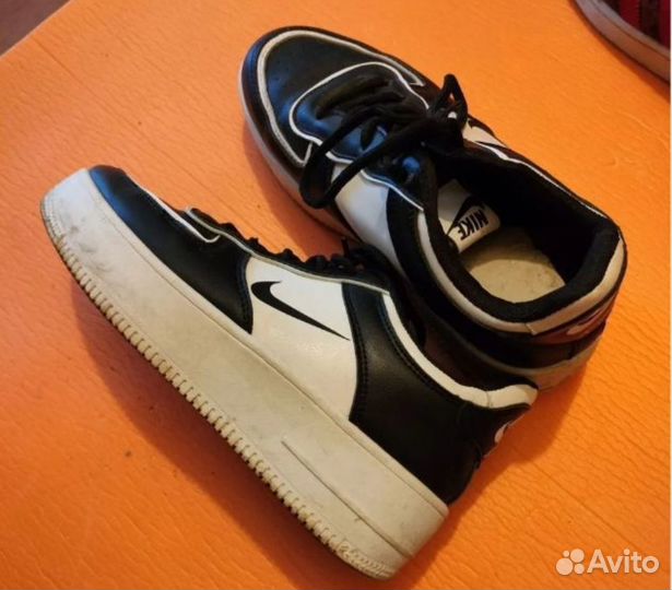 Кроссовки женские