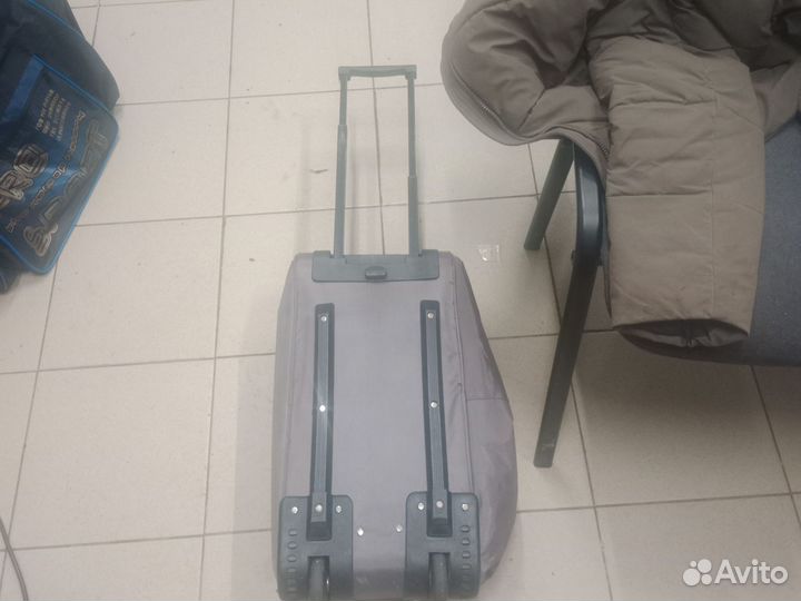 Чемодан на колесах ручная кладь