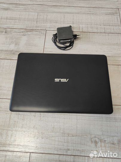 Ноутбук Asus 17