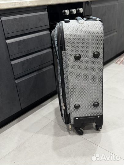 Чемодан на колесах большой