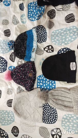 Зимние шапки и шарфы