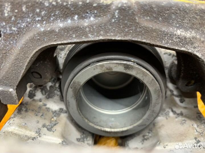 Суппорт передний левый Bmw 3-Series E90 N52B25