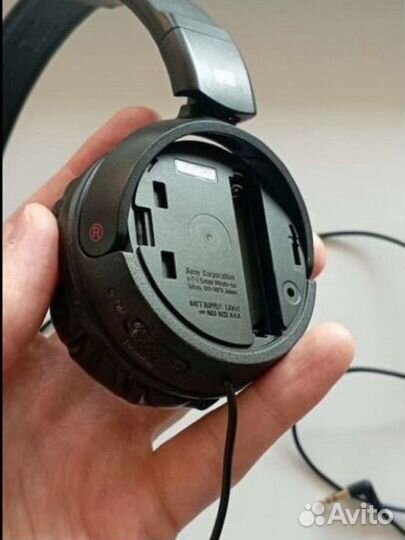 Наушники Sony с функцией активного шумоподавления