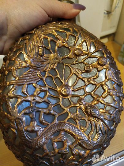 Старинная стеклянная бутыль в металлической оплётк