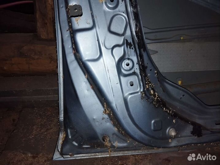 Двери от nissan tiida передние