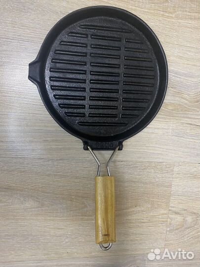 Чугунная сковородка-гриль 24 см