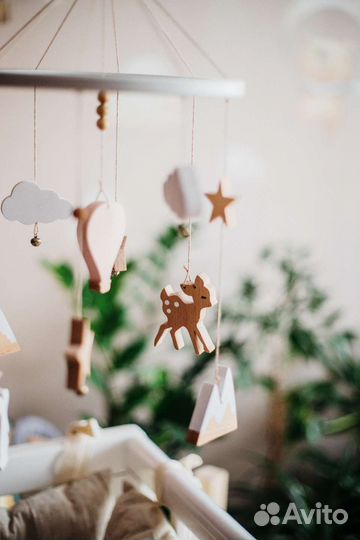 Мобиль на кроватку деревянный