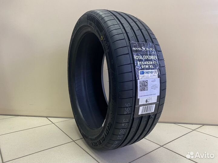 Royal Black Royal Explorer II 215/45 R17 91