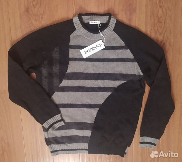 Свитер оригинальный новый