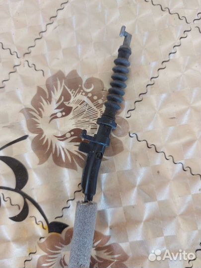 Трос замка на Skoda Fabia 2