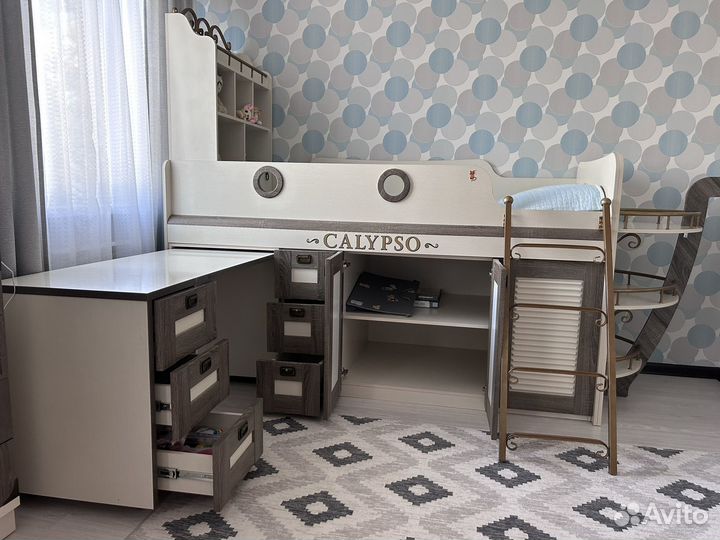 Кровать комбинированная со столом