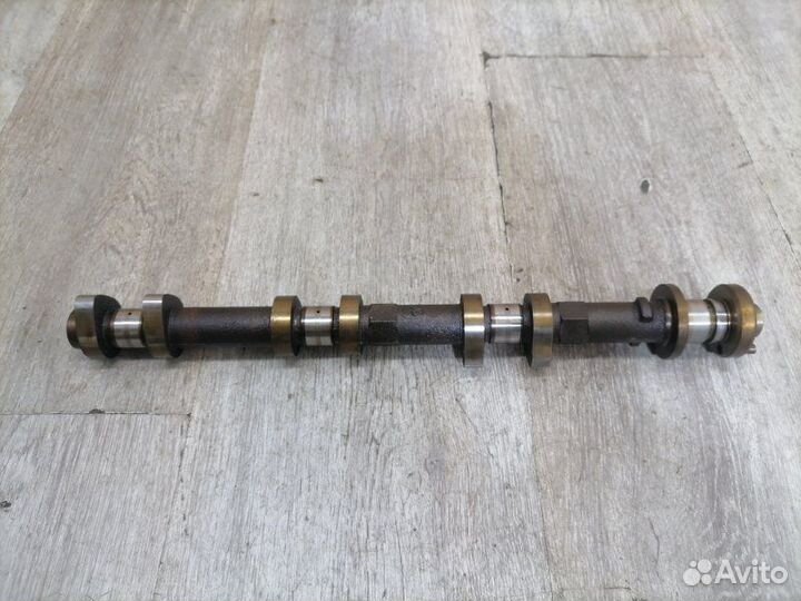 Распредвал впускной левый Nissan Maxima A33 VQ20DE