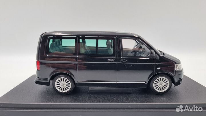 Модель Volkswagen T5 Multivan black