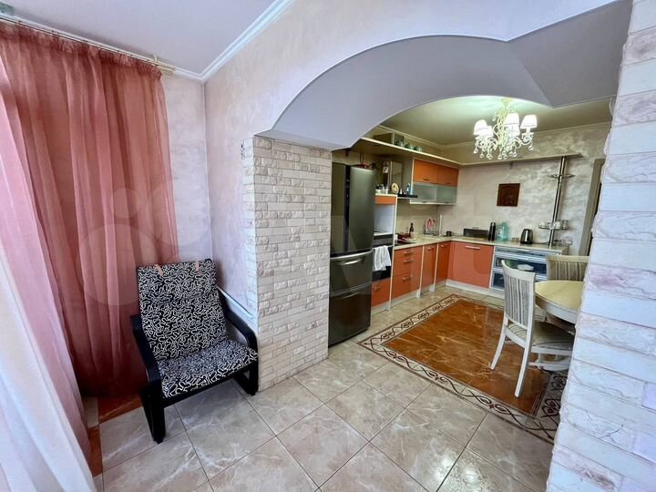 3-к. квартира, 91 м², 3/6 эт.