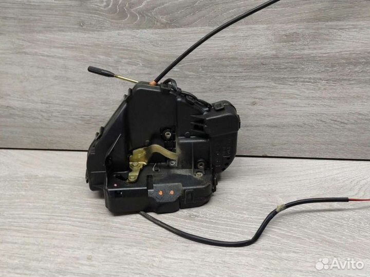 Замок двери Mercedes C W203