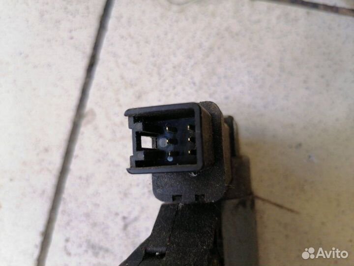 Мотор стеклоподъемника передний правый Mazda