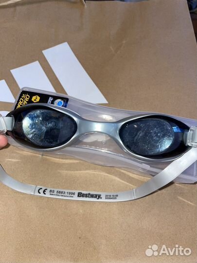 Очки для плавания