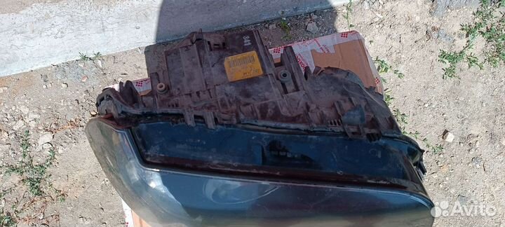 Продаю переднюю фару