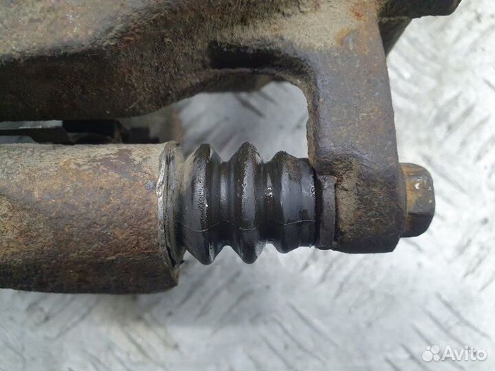 Суппорт передний правый Lexus Rx300 1MZ FE