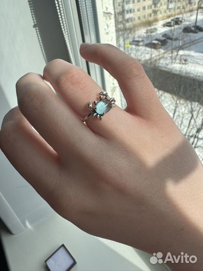 Женское ювелирное кольцо из серебра 925 пробы